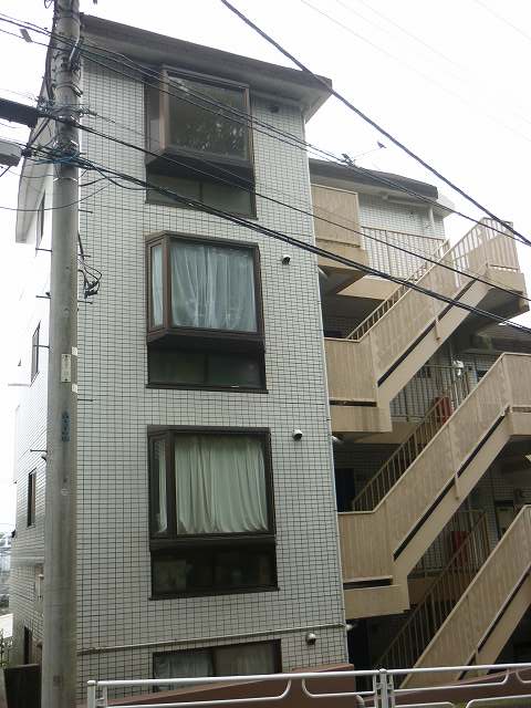 建物外観　最寄り駅から徒歩７分のマンションです。