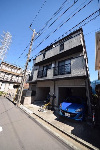 建物外観　★人気のテラスハウス！駐車場無料！