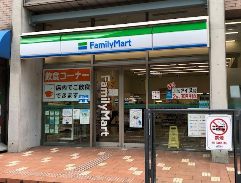 コンビニ　ファミリーマート 神戸ハーバーランド店（コンビニ）まで328m