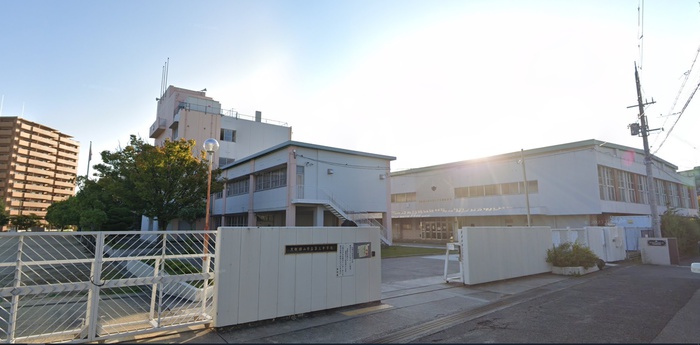 中学校　大阪狭山市立第三中学校（中学校）まで300m