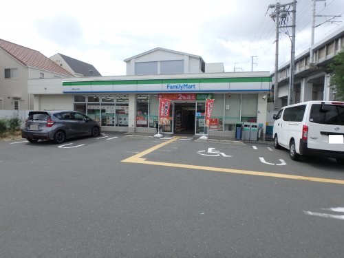 コンビニ　ファミリーマート　上大市店（コンビニ）まで518m