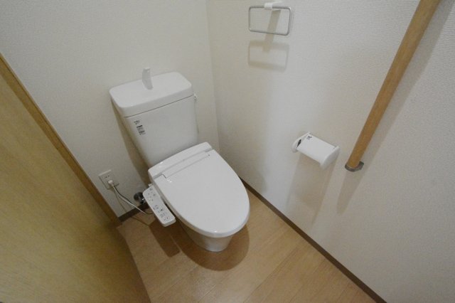 トイレ　ウォシュレット付きのトイレです♪