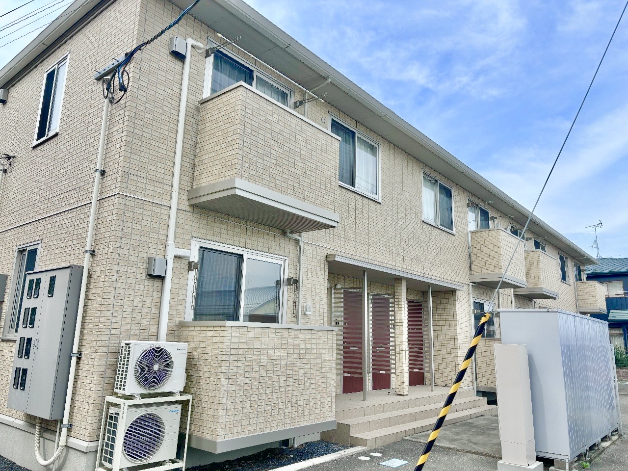 建物外観　日当たり良好！スッキリとおしゃれな外観です