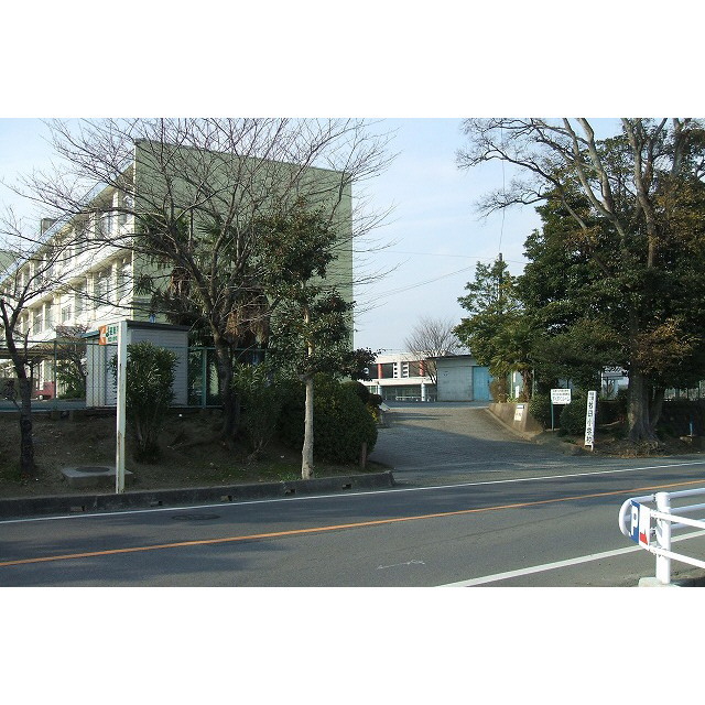 小学校　鈴鹿市立牧田小学校（小学校）まで1031m
