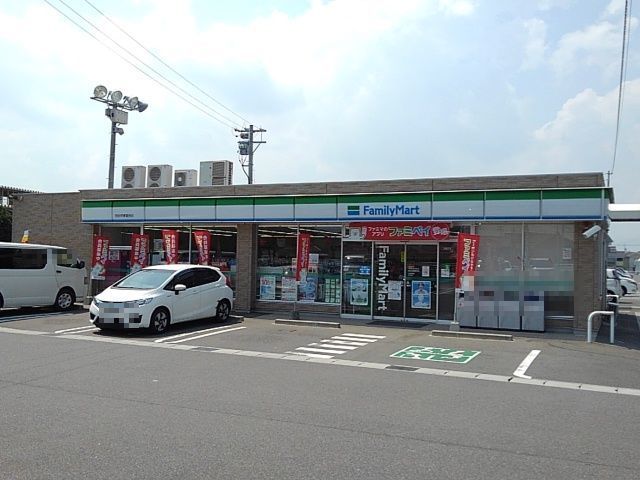 コンビニ　ファミリーマート（コンビニ）まで550m