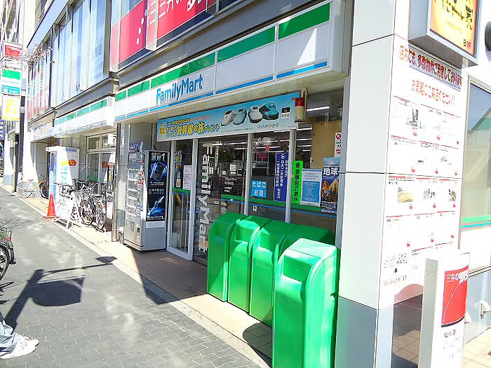 コンビニ　ファミリーマート（コンビニ）まで131m