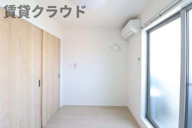 その他部屋・スペース　開放的な寝室です