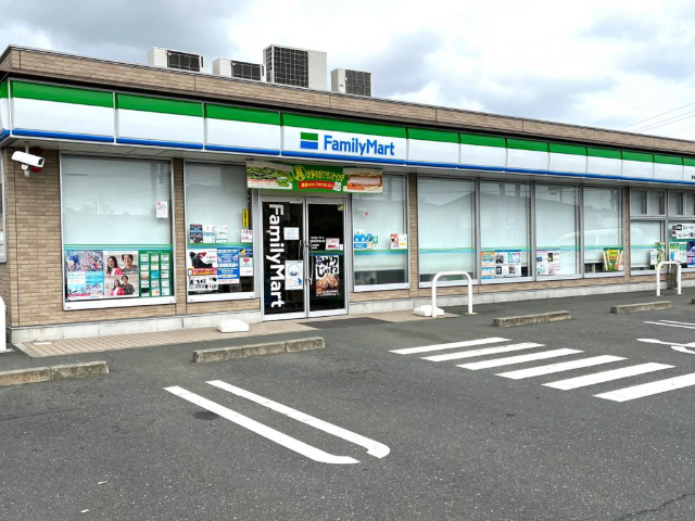 コンビニ　ファミリーマート豊橋瓜郷前川店（コンビニ）まで705m