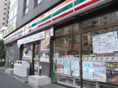 コンビニ　セブンイレブン 文京本駒込4丁目店（コンビニ）まで302m