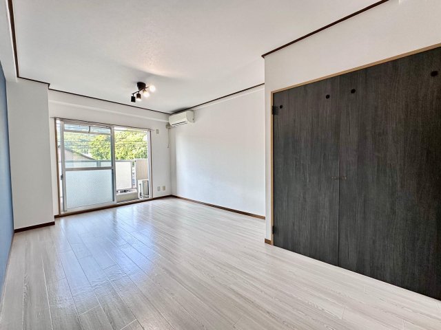 バルコニー　南向きなので陽当たり良好です。