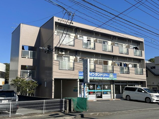 建物外観　1階にはコインランドリー店舗！