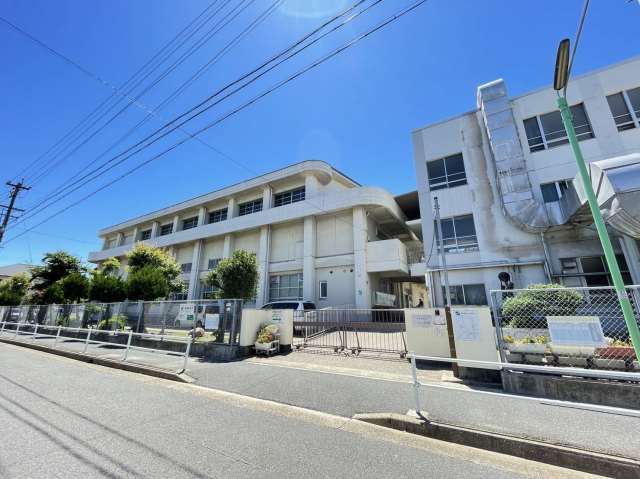 小学校　小碓小学校（小学校）まで533m