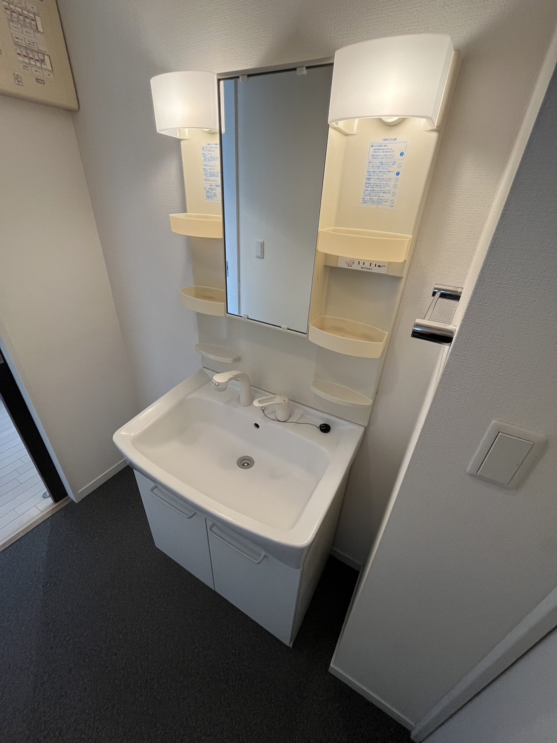 洗面設備　同タイプ他部屋です