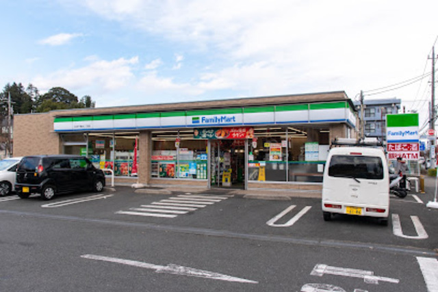 コンビニ　ファミリーマート八王子下柚木二丁目店（コンビニ）まで429m
