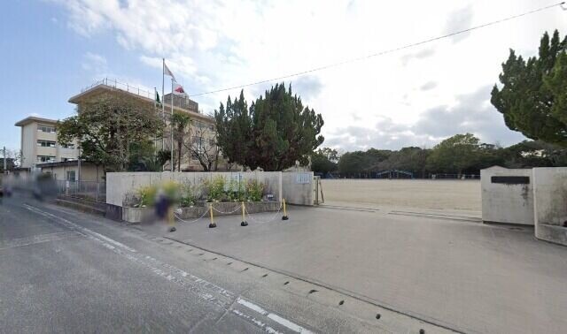 小学校　鹿児島市立桜丘西小学校（小学校）まで532m