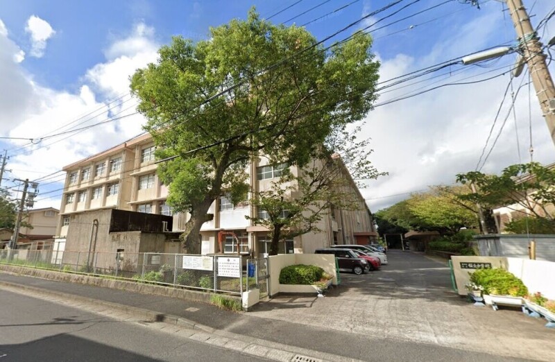 中学校　鹿児島市立桜丘中学校（中学校）まで603m