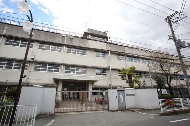 小学校　八戸市立八戸小学校（小学校）まで435m