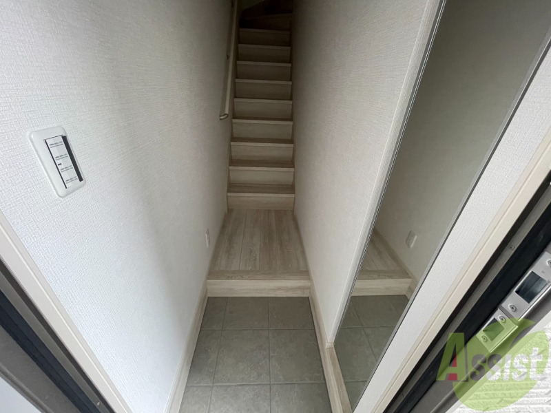 玄関　玄関からの様子です。すぐ部屋が見えないのは安心ですね。