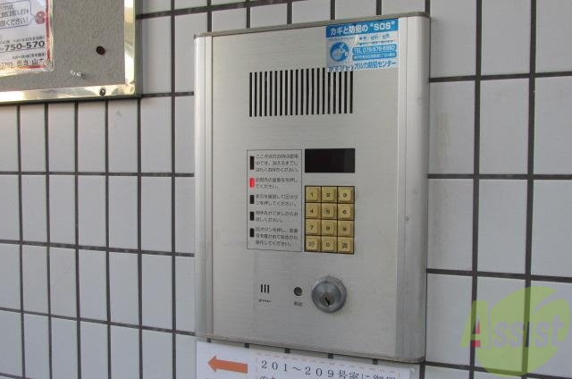 セキュリティ　安心のオートロック付です。
