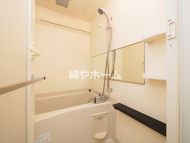 バス・シャワールーム　落ち着いた空間のお風呂です