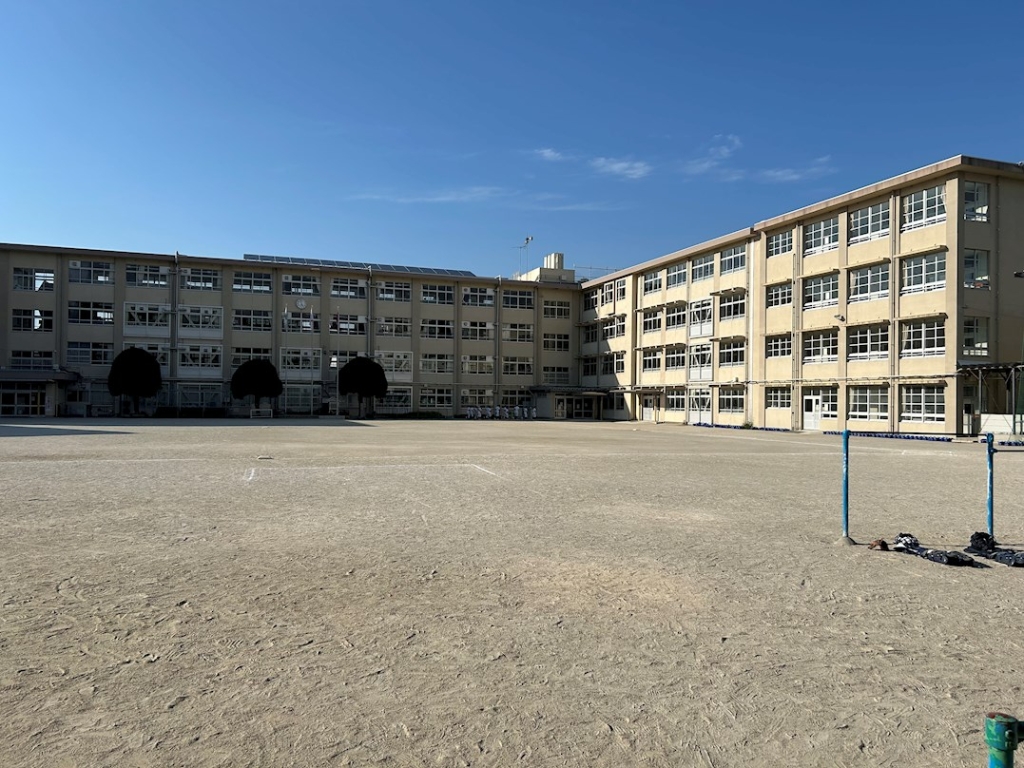 小学校　福岡市立西高宮小学校（小学校）まで569m