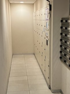 その他共有部分　共用エントランスには宅配BOXがあるので荷物の受け取りもスム