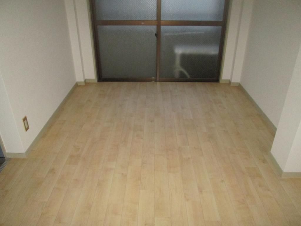 その他部屋・スペース　落ち着いた色調の寝室です