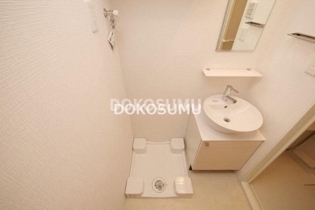 洗面設備　忙しい朝もスムーズに。使いやすさを追求した清潔な洗面空間。