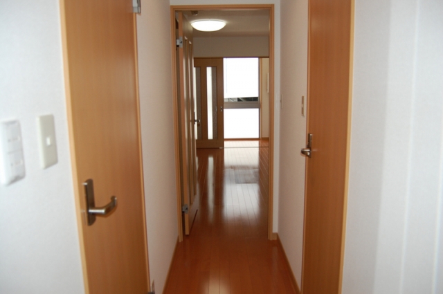 玄関　※同建物同型別のお部屋