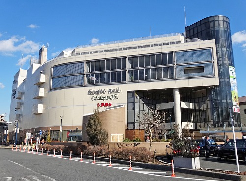 ショッピングセンター　ファッションセンターしまむら小田急OX狛江店（ショッピングセンター）まで588m