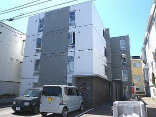 建物外観　来客者の顔が確認できるTVモニターフォンが設置されています☆