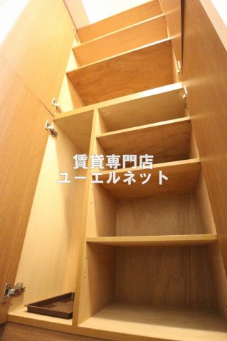 その他設備　収納力たっぷりのシューズボックスで玄関すっきり！