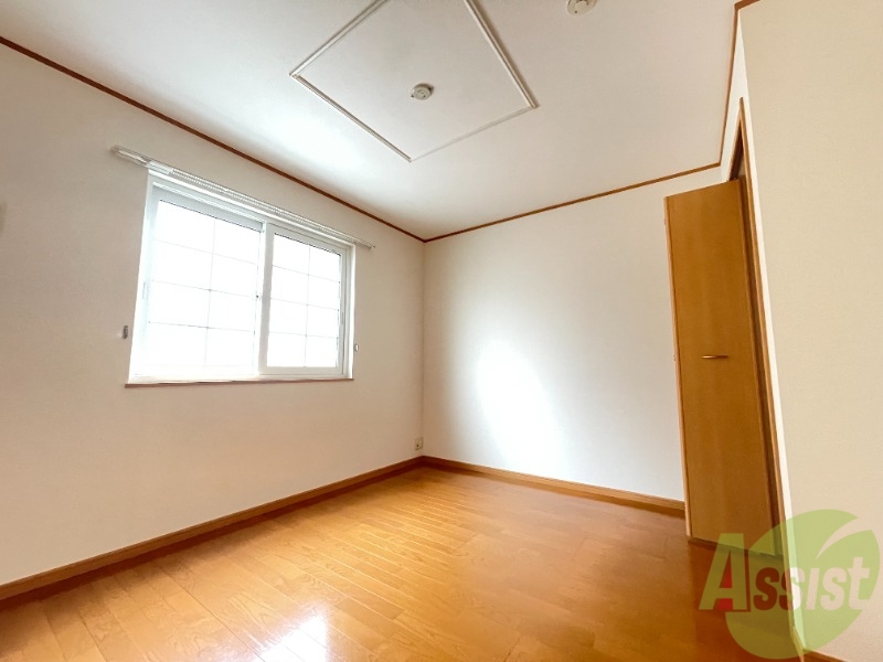 その他部屋・スペース　こちらは洋室を撮影しました。寝室にしましょう。