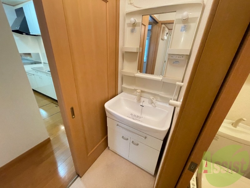 洗面設備　忙しい朝の味方、独立洗面台があるのは嬉しいですね。