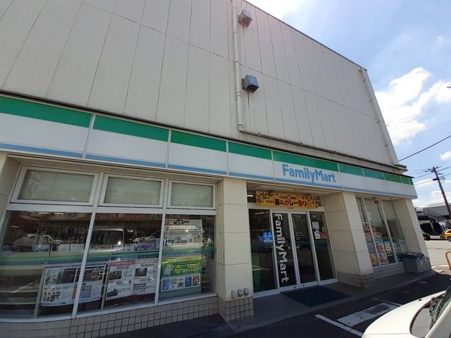 コンビニ　ファミリーマート 入間グリーン（コンビニ）まで550m
