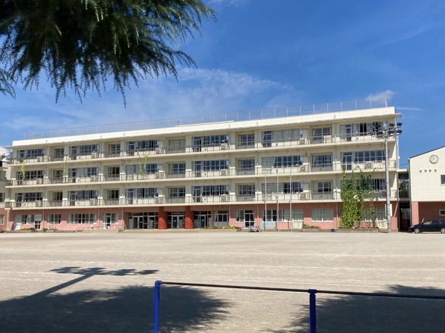 小学校　栃木市立栃木中央小学校（小学校）まで953m
