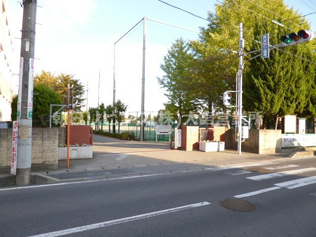 中学校　さいたま市立日進中学校（中学校）まで1233m