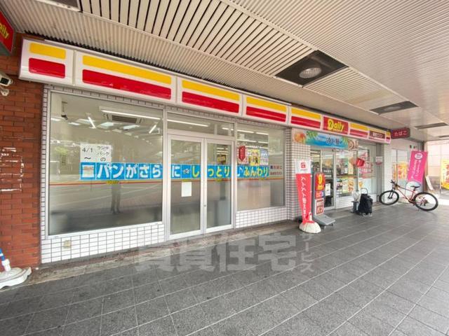 コンビニ　デイリーヤマザキ　箕面駅前店（コンビニ）まで741m