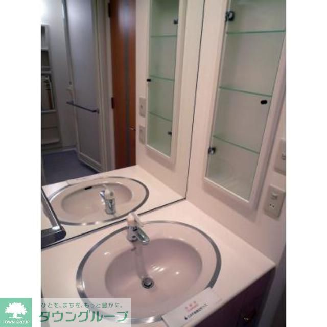 洗面設備　※写真は同タイプ住戸です。