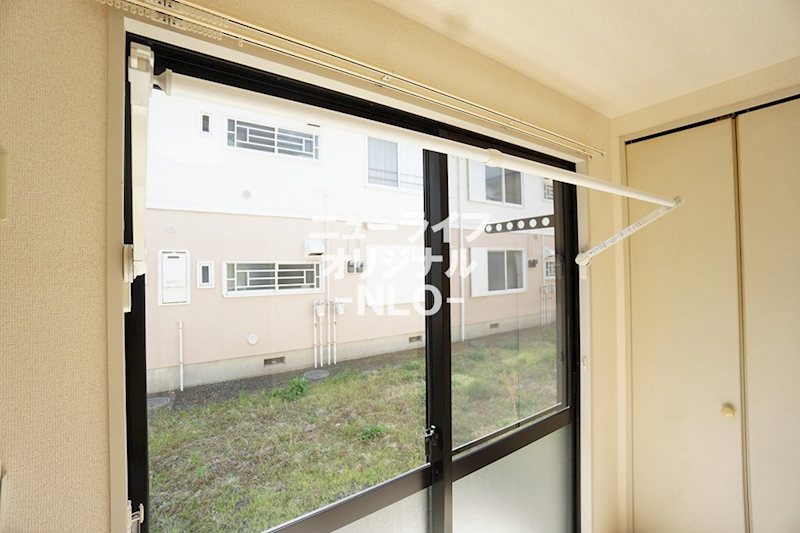その他設備　雨の日や花粉の季節に助かる室内物干し設置済み☆