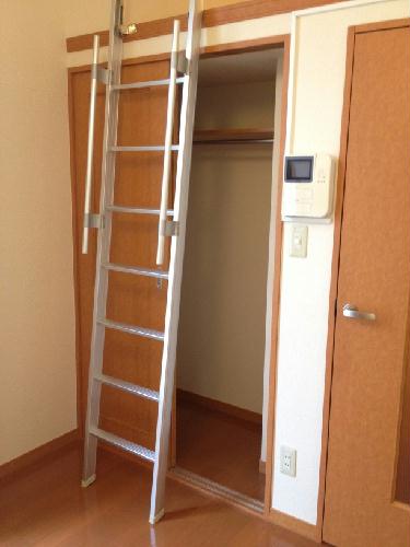収納　棚付クローゼット