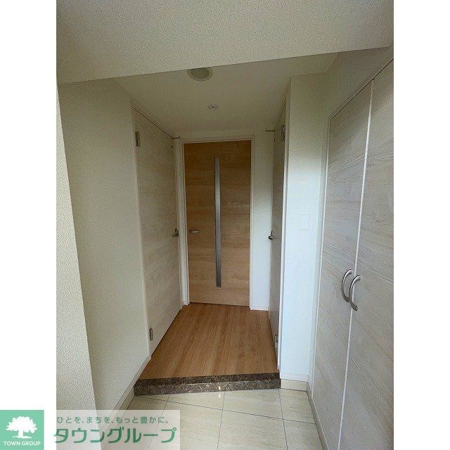 玄関　同物件別部屋のお写真になります。現況優先です。