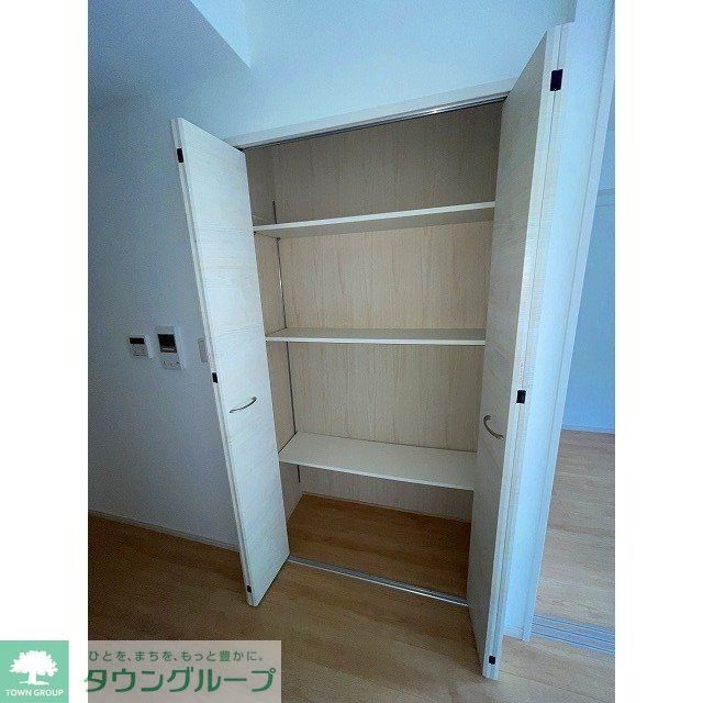 玄関　同物件別部屋のお写真になります。現況優先です。