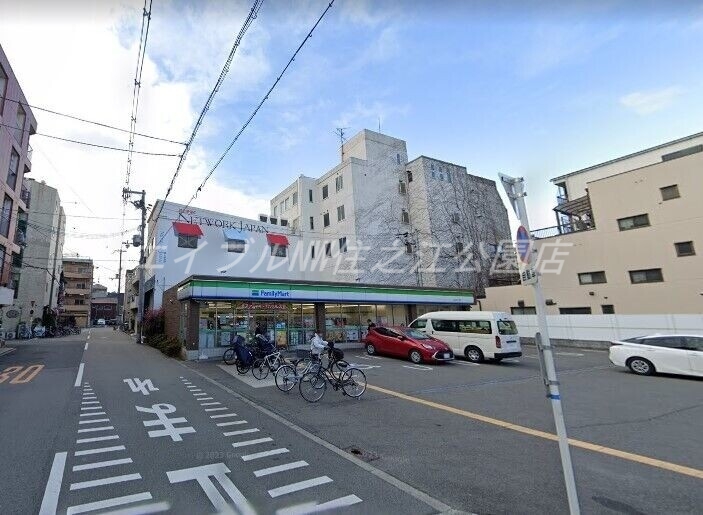 コンビニ　ファミリーマート玉出西二丁目店（コンビニ）まで320m