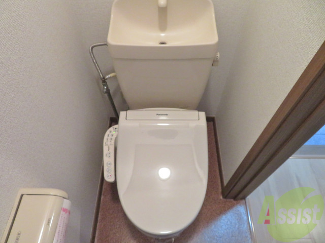 トイレ　トイレはこちらのウォシュレット付きになりますね