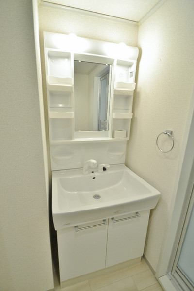 洗面設備　幅７５ｃｍの大型洗面化粧台！もちろんシャンプードレッサーです