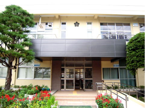 小学校　麻溝小学校（小学校）まで700m