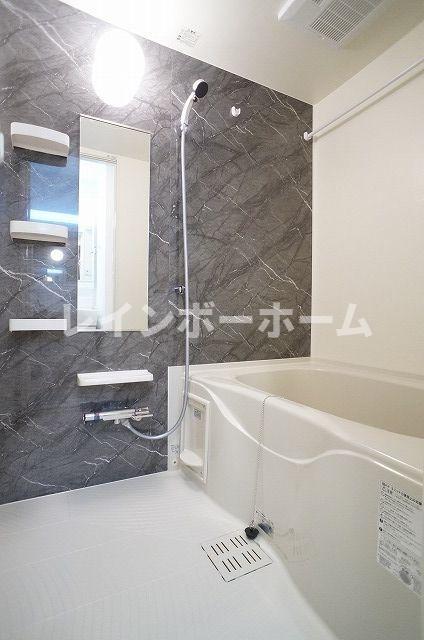 バス・シャワールーム　コンパクトで使いやすいお風呂です