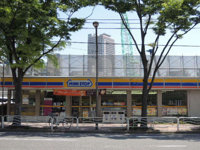 コンビニ　ミニストップ越中島通り店（コンビニ）まで915m