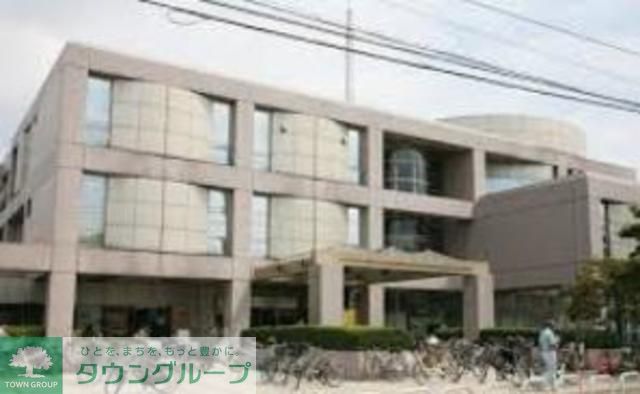 図書館　世田谷区立中央図書館（図書館）まで830m
